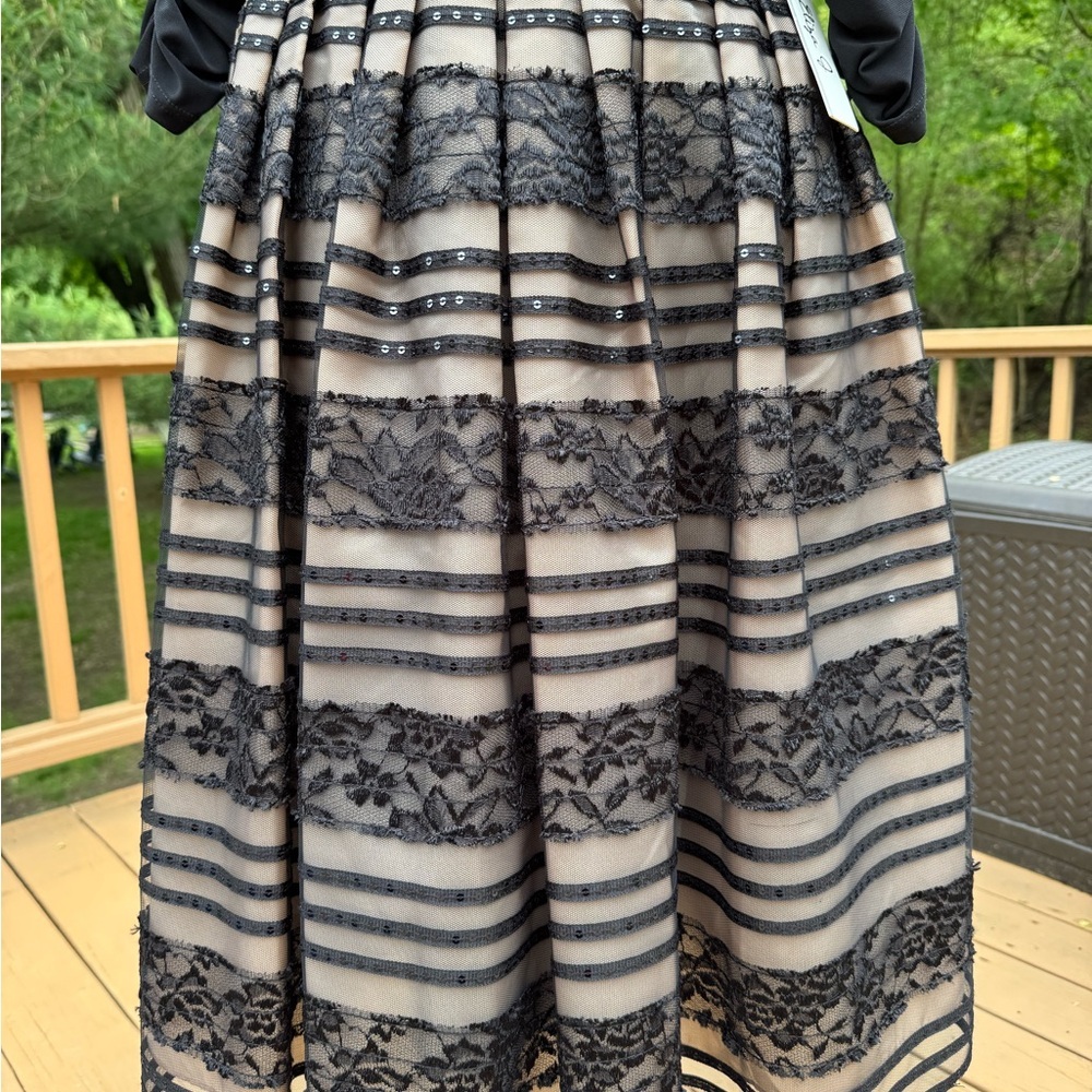 Eliza J Black Cream 3/4Sleeve Lace VNeck Cocktail Event Dress size 10 NWTS - Picture 5 of 16